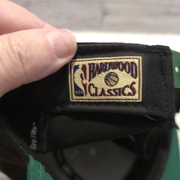 New Era Boston Celtics Basketball Cap NBA Hardwood Classic OSFM Snapback Hat - Picture 11 of 11